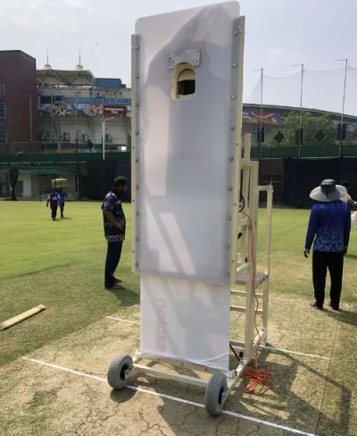 স্পিন বোলিং মেশিন &lsquo;মার্লিন বাইবোলা&rsquo;।