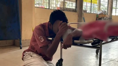 কান্নায় ভেঙে পড়েন স্বজনরা। 