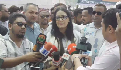 রাজধানীর জিয়া উদ্যানে বিএনপির প্রতিষ্ঠাতা শহীদ রাষ্ট্রপতি জিয়াউর রহমান ও সাবেক প্রধানমন্ত্রী খালেদা জিয়ার প্রতি শ্রদ্ধা নিবেদন শেষে সাংবাদিকদের সঙ্গে কথা বলছেন নবনির্বাচিত বিএনপির সংসদ সদস্য নিপুণ রায় চৌধুরী।