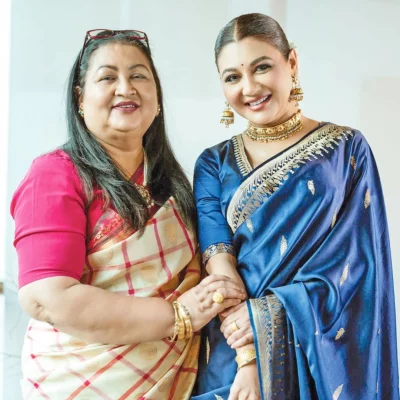 মায়ের সঙ্গে অভিনেত্রী জয়া আহসান 