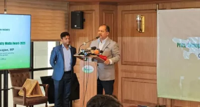 &lsquo;বাংলাদেশ অ্যাগ্রো-ইন্ডাস্ট্রি মিডিয়া অ্যাওয়ার্ড-২০২৫&rsquo; পুরস্কার বিতরণী অনুষ্ঠানে কথা বলছেন তথ্যমন্ত্রী জহির উদ্দিন স্বপন। ছবি: সংগৃহীত
