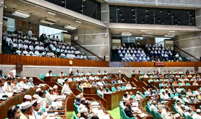 শিক্ষার্থীরা সংসদে বাজেট অধিবেশন দেখছেন