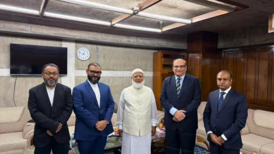 বৃহস্পতিবার বেলা সাড়ে ১১টায় জাতীয় সংসদের বিরোধীদলীয় নেতা ও বাংলাদেশ জামায়াতে ইসলামীর আমির ডা. শফিকুর রহমানের সঙ্গে বৈঠক করেছেন পাকিস্তানের হাইকমিশনার ইমরান হায়দার।