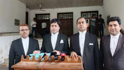রিট আবেদনকারী আইনজীবীরা।