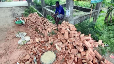 যে মানের ইট দিয়ে কাজ চলছে।