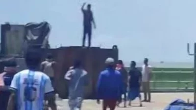 ঘটনাস্থলে ছুটে যান স্থানীয়রা