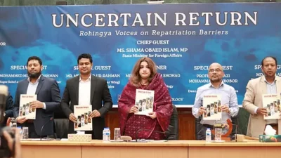 বুধবার ঢাবির নওয়াব আলী চৌধুরী সিনেট ভবন মিলনায়তনে মিয়ানমারে প্রত্যাবাসন নিয়ে রোহিঙ্গাদের ভাবনা বিষয়ে গবেষণা প্রতিবেদন প্রকাশ অনুষ্ঠানে পররাষ্ট্র প্রতিমন্ত্রী শামা ওবায়েদ ইসলামসহ অন্য অতিথিরা। ছবি: সংগৃহীত 