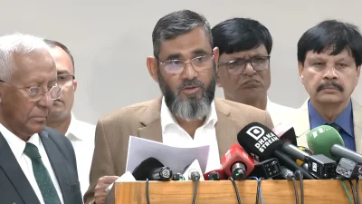 নির্বাচন কমিশন সচিবালয়ে এক সংবাদ সম্মেলনে ইউপি নির্বাচনের রোডম্যাপ ঘোষণা করছেন নির্বাচন কমিশনার (ইসি) আবুল ফজল মো. সানাউল্লাহ।