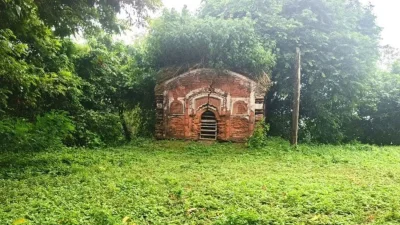 প্রায় ৫০০ বছরের পুরোনো ইমামবাড়ির এখন অধিকাংশই বিলুপ্ত