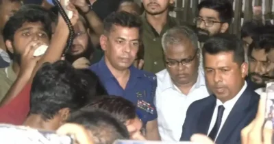 আর না ফেরার শর্তে পুলিশি পাহারায় চুয়েট ছাড়লেন উপাচার্য
