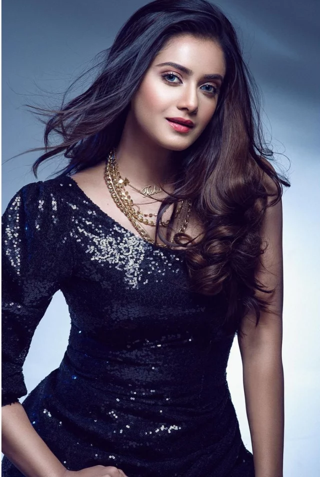 প্রথমবার জমজ চরিত্রে তানজিন তিশা