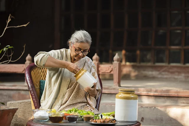 দীর্ঘদিন আচার ভালো রাখবেন যেভাবে