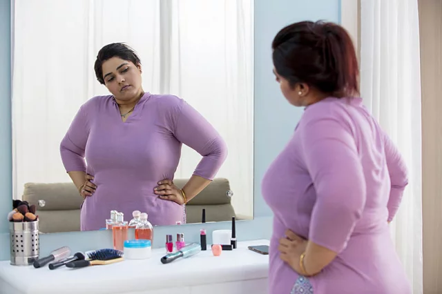 Jum bilan qoplangan mushuklarning fotosuratlari