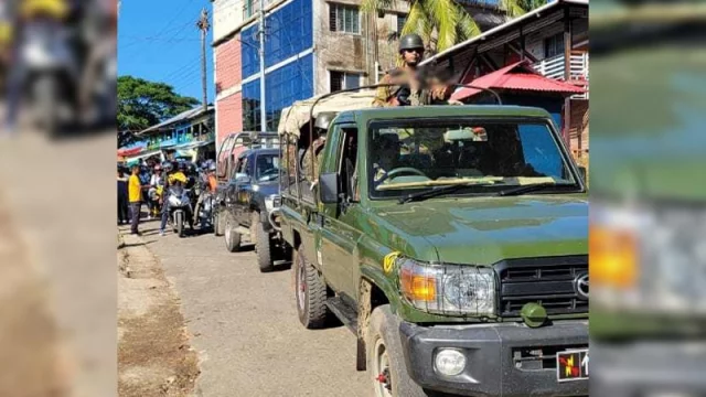 সেনা পাহারায় ফিরছেন সাজেকে আটকে পড়া পর্যটকরা