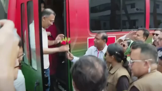 প্রধানমন্ত্রী হিসেবে দায়িত্ব গ্রহণের পর প্রথমবারের মতো নিজ জেলা বগুড়া সফরে গেলেন প্রধানমন্ত্রী তারেক রহমান।