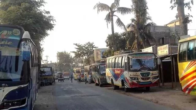 সাতক্ষীরা-যশোর সরাসরি বাস চলাচল বন্ধ, দুর্ভোগে যাত্রীরা