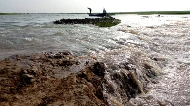 হাওরে পানি বৃদ্ধি অব্যাহত, বড় ক্ষয়ক্ষতির শঙ্কা কাটছে না: উদ্ভুত পরিস্থিতি  সৃষ্টিতে উন্নয়ন কর্মকাণ্ডের দায় রয়েছে