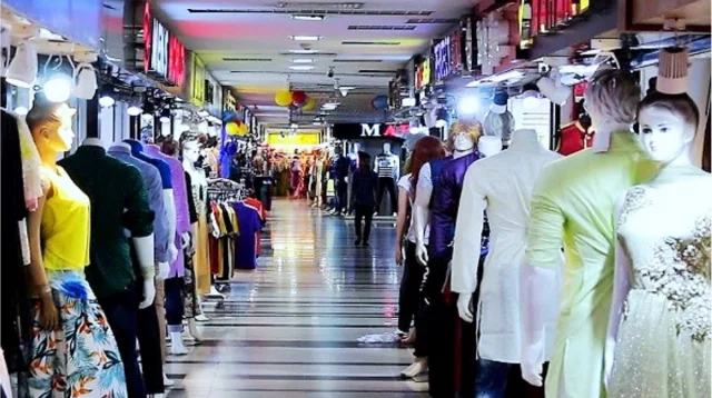 রাত ৮টার পর মার্কেট-দোকান বন্ধ রাখার নির্দেশ