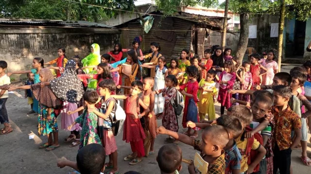 বস্তিতে আলো ছড়াচ্ছে 'স্বপ্নসিঁড়ি'