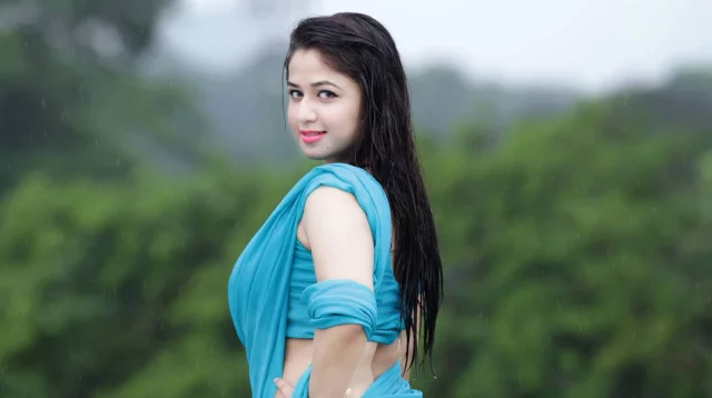 ফ্যান না হয়েও দীঘির প্রশংসায় ফারিয়া শাহরিন