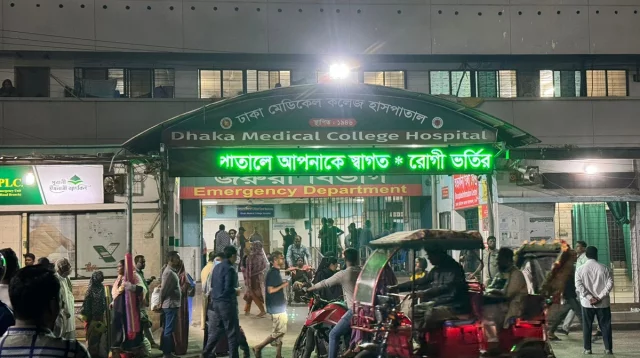 ঢাকা মেডিক্যালের নতুন ভবন থেকে লাফিয়ে পড়ে রোগীর মৃত্যু