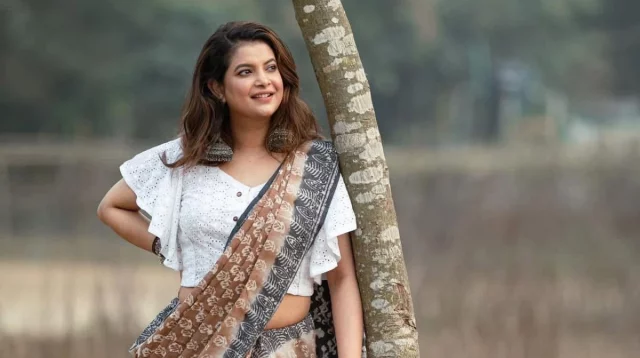 আমাকে খোলামেলা পোশাকে দেখার এতো ইচ্ছা কেন, প্রশ্ন শবনম ফারিয়ার