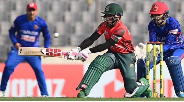 Toshakda yalangoch qizlarning fotosuratlari