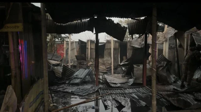 নীলা মার্কেটে আগুন, পুড়ে ছাই ৫ দোকান