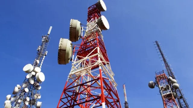 বিদ্যুৎ-জ্বালানি সংকট: বিপর্যয়ের শঙ্কায় মোবাইল নেটওয়ার্ক