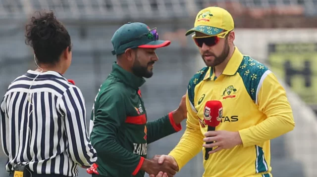 টসে জিতে ব্যাটিংয়ে অস্ট্রেলিয়া, একাদশে ফিরলেন সৌম্য