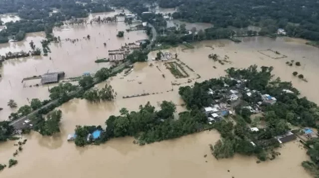 কক্সবাজারে বন্যা ও পাহাড়ধসে প্রাণহানি বেড়ে ৩১