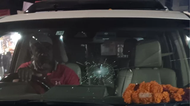 নোয়াখালী-২ আসনে স্বতন্ত্র প্রার্থীর গাড়িতে গুলির অভিযোগ, প্রতিবাদে পাল্টাপাল্টি বিক্ষোভ