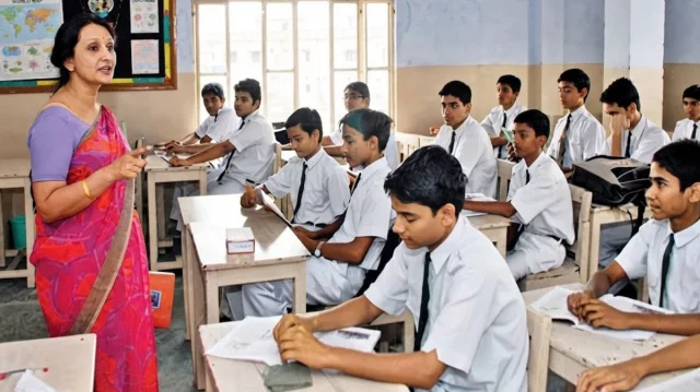 ২৪৩ সরকারি মাধ্যমিক শিক্ষকের চাকরি স্থায়ী হলো। ফাইল ছবি