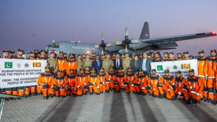 বিশেষ উড়োজাহাজে করে পাকিস্তান থেকে শ্রীলঙ্কায় ত্রাণ এসেছে। ছবি এক্স