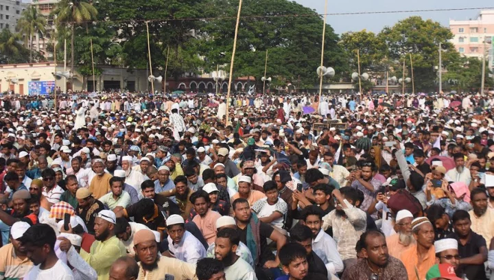  গণভোটের রায় বাস্তবায়ন, জনদুর্ভোগ লাঘব ও পদ্মার পানির ন্যায্য হিস্যার দাবিতে শনিবার বিকেলে সমাবেশের আয়োজন করে ১১ দলীয় ঐক্যজোট (রাজশাহী বিভাগ)। ছবি: ইত্তেফাক 