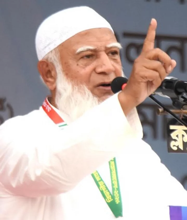 সমাবেশে প্রধান অতিথির বক্তব্য দিচ্ছেন জামায়াত আমির ডা. শফিকুর রহমান। ছবি: ইত্তেফাক 