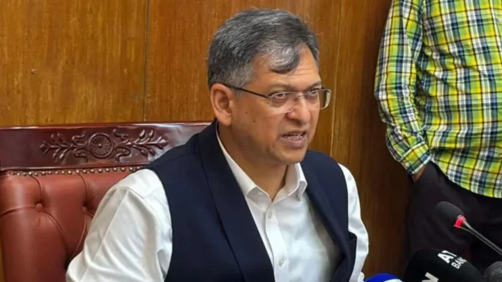 কথা বলছেন স্বরাষ্ট্রমন্ত্রী সালাহউদ্দিন আহমদ। ছবি: সংগৃহীত