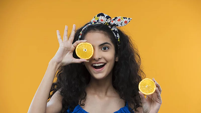 Qizlar oz mushuklarining fotosuratini korsatdilar. Qizlar oz mushuklarining fotosuratini korsatdilar.