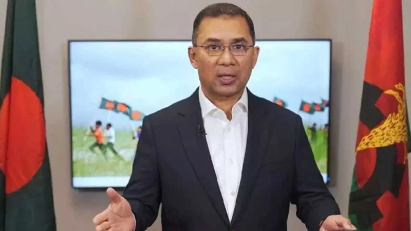 Telefonda olingan qozoq porno Omma oldida yalangoch ayollar