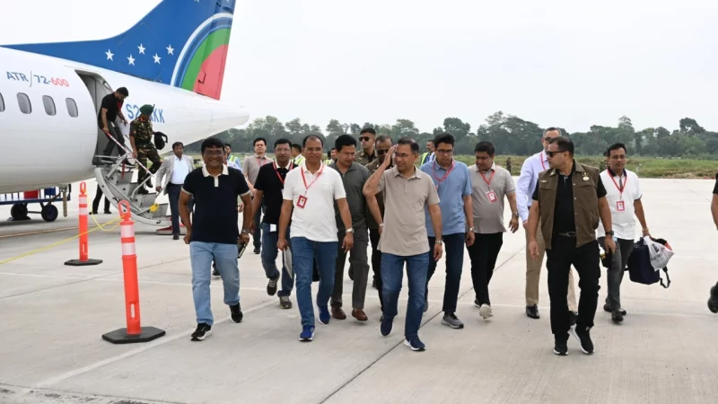 যশোর পৌঁছলেন প্রধানমন্ত্রী - Image 1