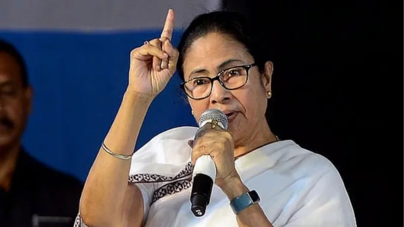 জরিপের ফল উড়িয়ে মমতা বললেন, ‘রেকর্ড জয়ের পথে তৃণমূল’ - Image 1
