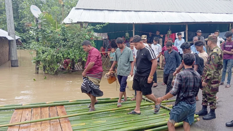 তিন দিন পর সেনাবাহিনীর সহায়তায় সাজেক ছাড়লেন আটকে পড়া সব পর্যটক