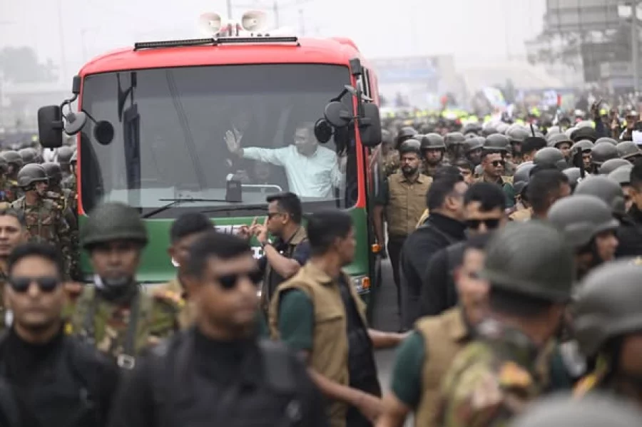 নেতাকর্মীদের ভালোবাসায় সিক্ত হতে হতে গণসংবর্ধনাস্থলের দিকে যাচ্ছেন তারেক রহমান